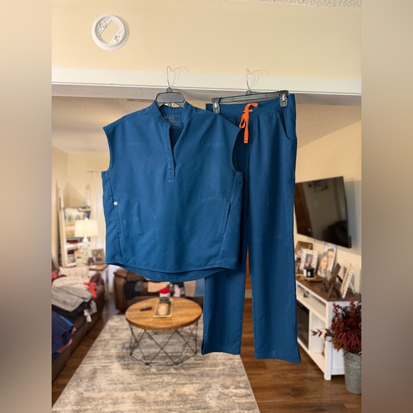 Figs Scrub Set - Picture 1 of 11